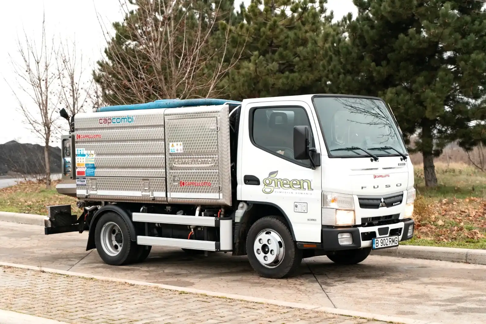 The CAPPELLOTTO unit on a Mitsubishi FUSO Canter, parked on a paved yard