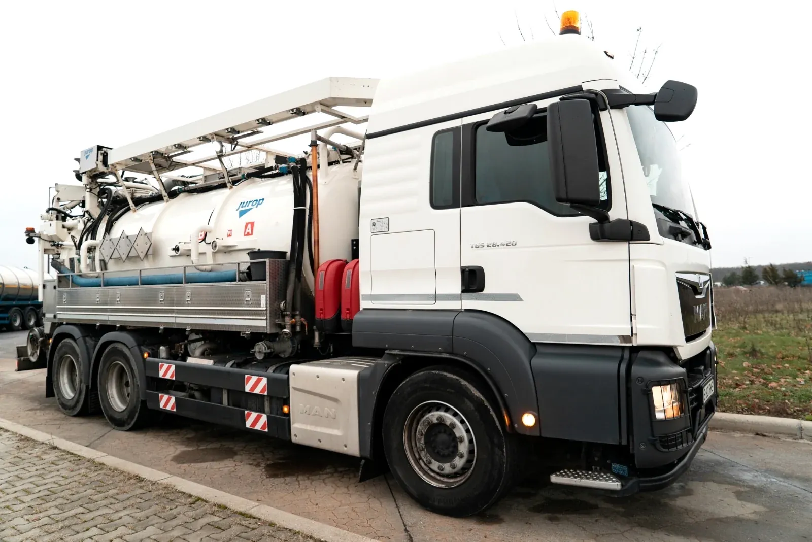 Three-quarter front view of a JUROP combined vacuum and jetting unit on a MAN TGS chassis