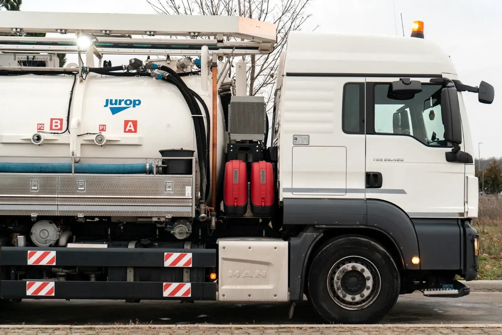 Close side view of the MAN cab and tank of the JUROP combined vacuum and jetting unit