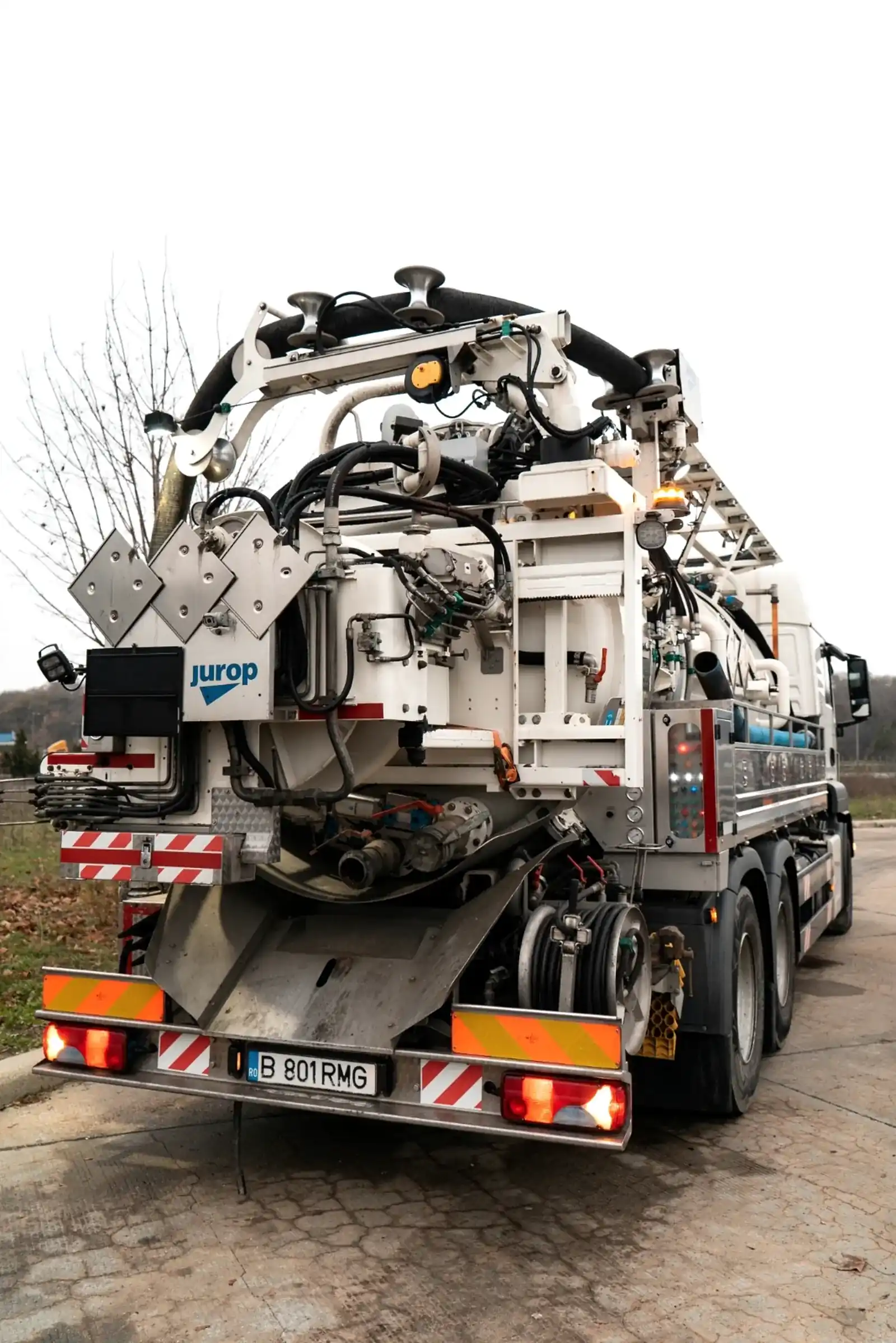 Rear of the JUROP combined vacuum and jetting truck with its lights on